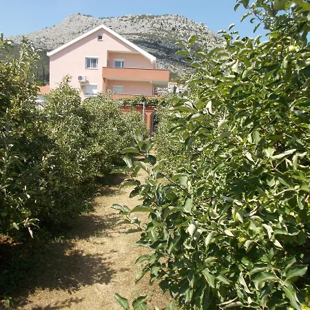 Slado بيت ضيافة تريبينيي