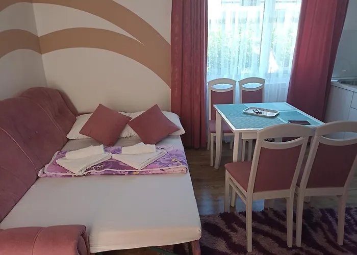 Slado Πανσιόν Τρέμπινιε