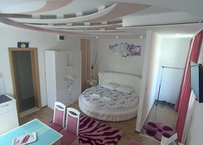 Slado Πανσιόν *