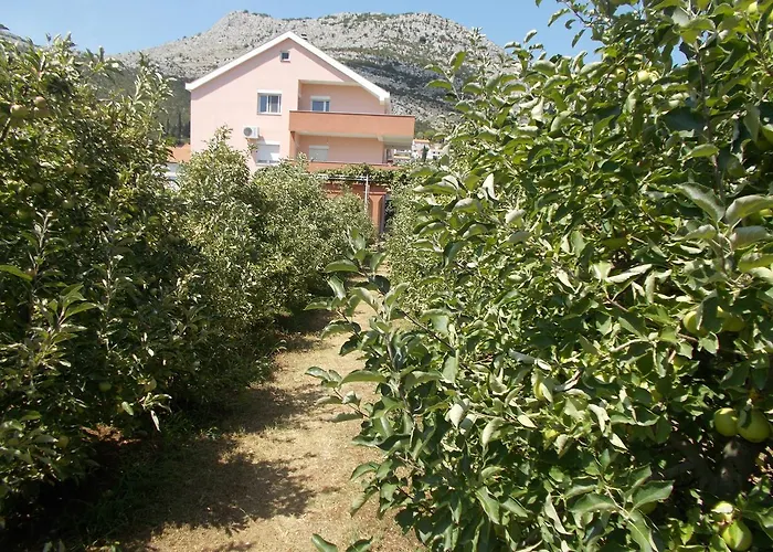 Slado Πανσιόν Τρέμπινιε